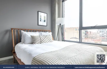 1 Bedroom West Loop Apartment