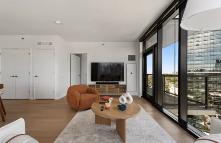 2 Bedroom Lincoln Park Apartment