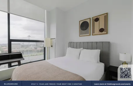 2 Bedroom West Loop Apartment