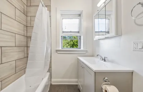 4 Bedroom Evanston Apartment
