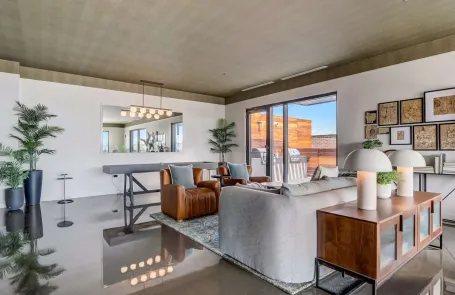 Studio-1 Bedroom Uptown Apartment