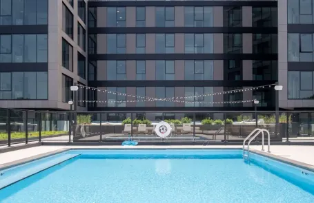 Studio University Village Apartment