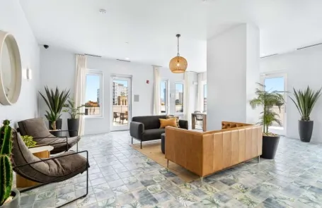 1 Bedroom Uptown Apartment