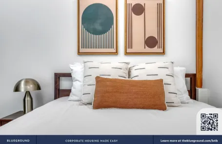 1 Bedroom Lincoln Park Apartment