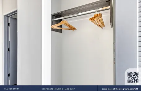 1 Bedroom Lincoln Park Apartment