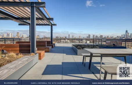1 Bedroom Lincoln Park Apartment