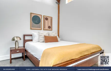 1 Bedroom Lincoln Park Apartment