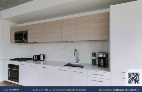 2 Bedroom West Loop Apartment