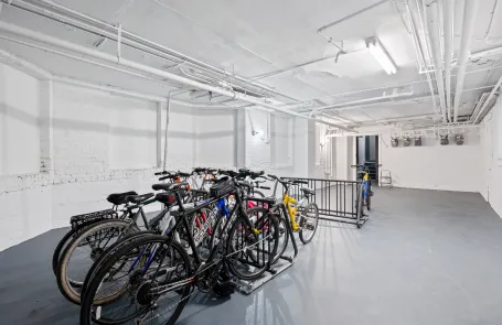 3 Bedroom Lakeview Apartment