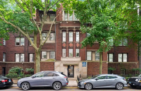 3 Bedroom Lakeview Apartment