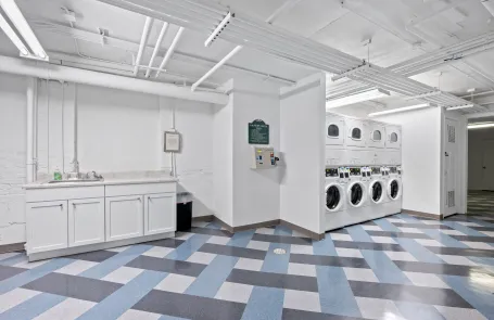 3 Bedroom Lakeview Apartment