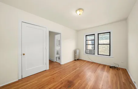 Studio Logan Square Apartment