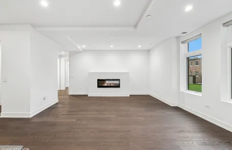 2 Bedroom Lakeview Apartment