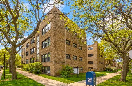 1 Bedroom Budlong Woods Apartment