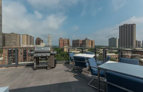 1 Bedroom Lakeview Apartment