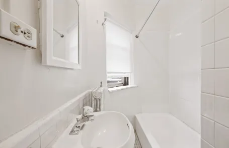1 Bedroom Edgewater Apartment