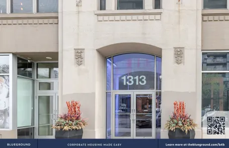 1 Bedroom West Loop Apartment