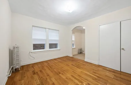1 Bedroom Edgewater Apartment