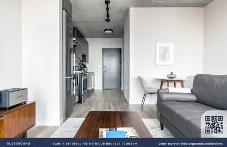 1 Bedroom West Loop Apartment