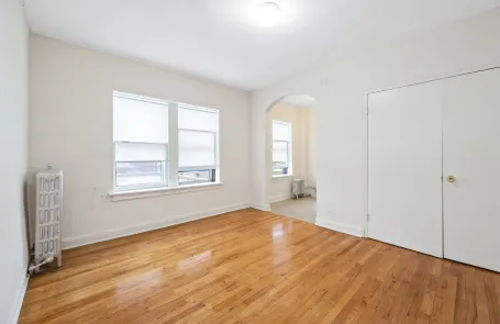 1 Bedroom Edgewater Apartment