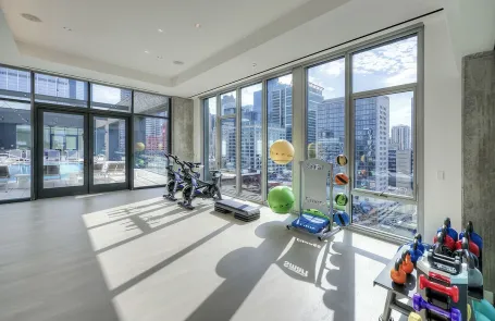 1 Bedroom West Loop Apartment