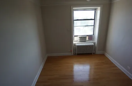 1 Bedroom Lakeview Apartment
