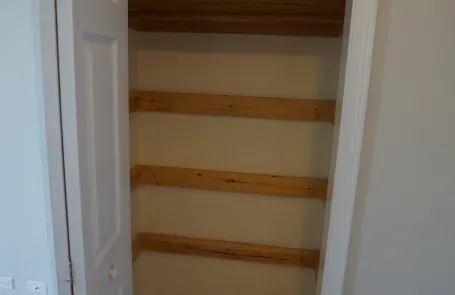 1 Bedroom Lakeview Apartment