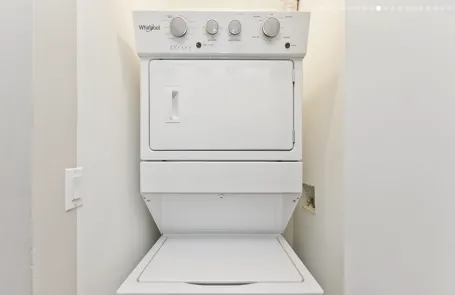 1 Bedroom Edgewater Apartment