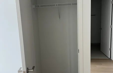 1 Bedroom Lincoln Park Apartment
