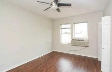 Studio Humboldt Park Apartment