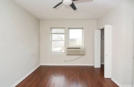 Studio Humboldt Park Apartment