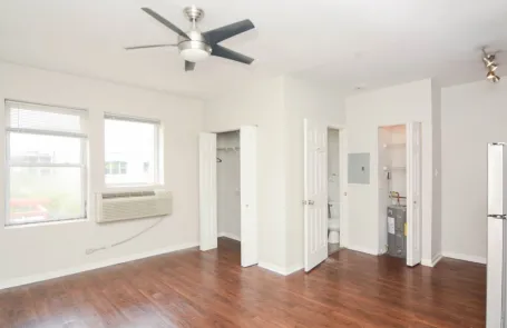 Studio Humboldt Park Apartment