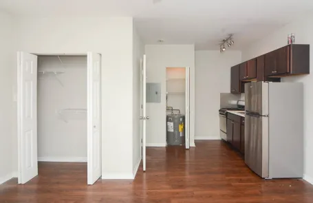 Studio Humboldt Park Apartment
