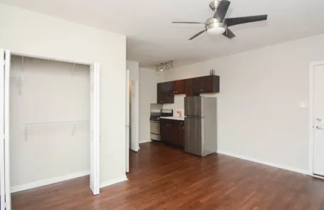 Studio Humboldt Park Apartment