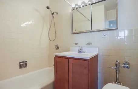 1 Bedroom Edgewater Apartment