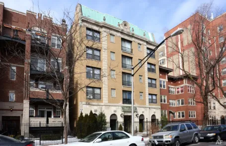 1 Bedroom Edgewater Apartment