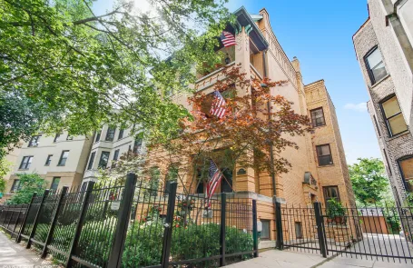2 Bedroom Lakeview Apartment