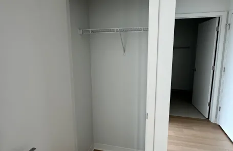 1 Bedroom Lincoln Park Apartment