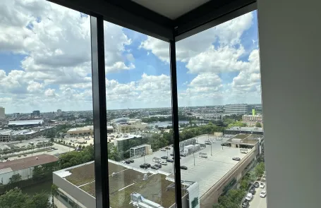 2 Bedroom Lincoln Park Apartment