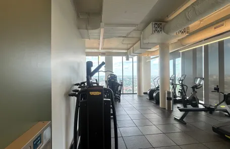 2 Bedroom Lincoln Park Apartment