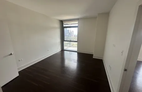 1 Bedroom Lincoln Park Apartment