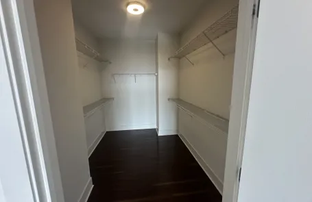 1 Bedroom Lincoln Park Apartment