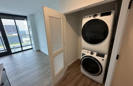 1 Bedroom West Loop Apartment