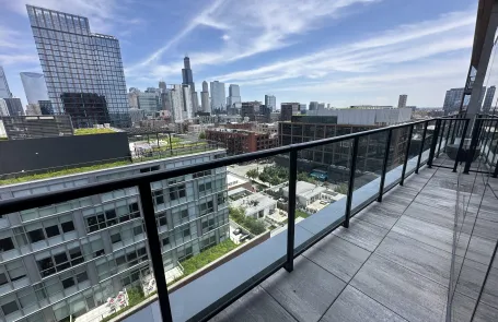 1 Bedroom West Loop Apartment