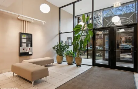 1 Bedroom Lincoln Park Condo