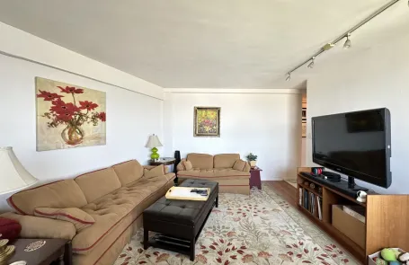 2 Bedroom Lakeview Condo