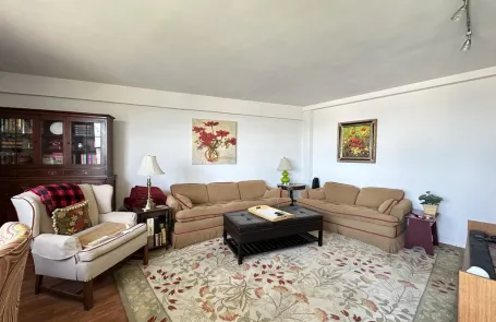 2 Bedroom Lakeview Condo