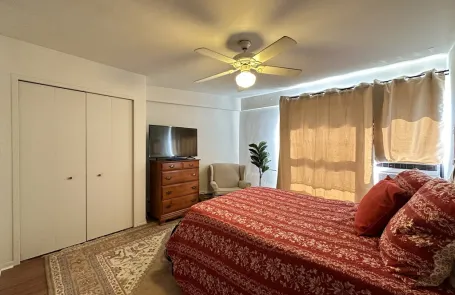 2 Bedroom Lakeview Condo