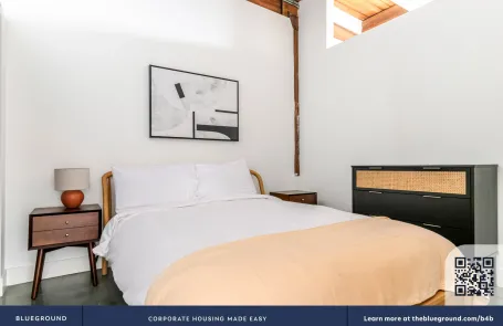 1 Bedroom Lincoln Park Apartment