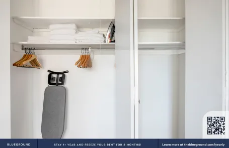 1 Bedroom Lakeview Apartment